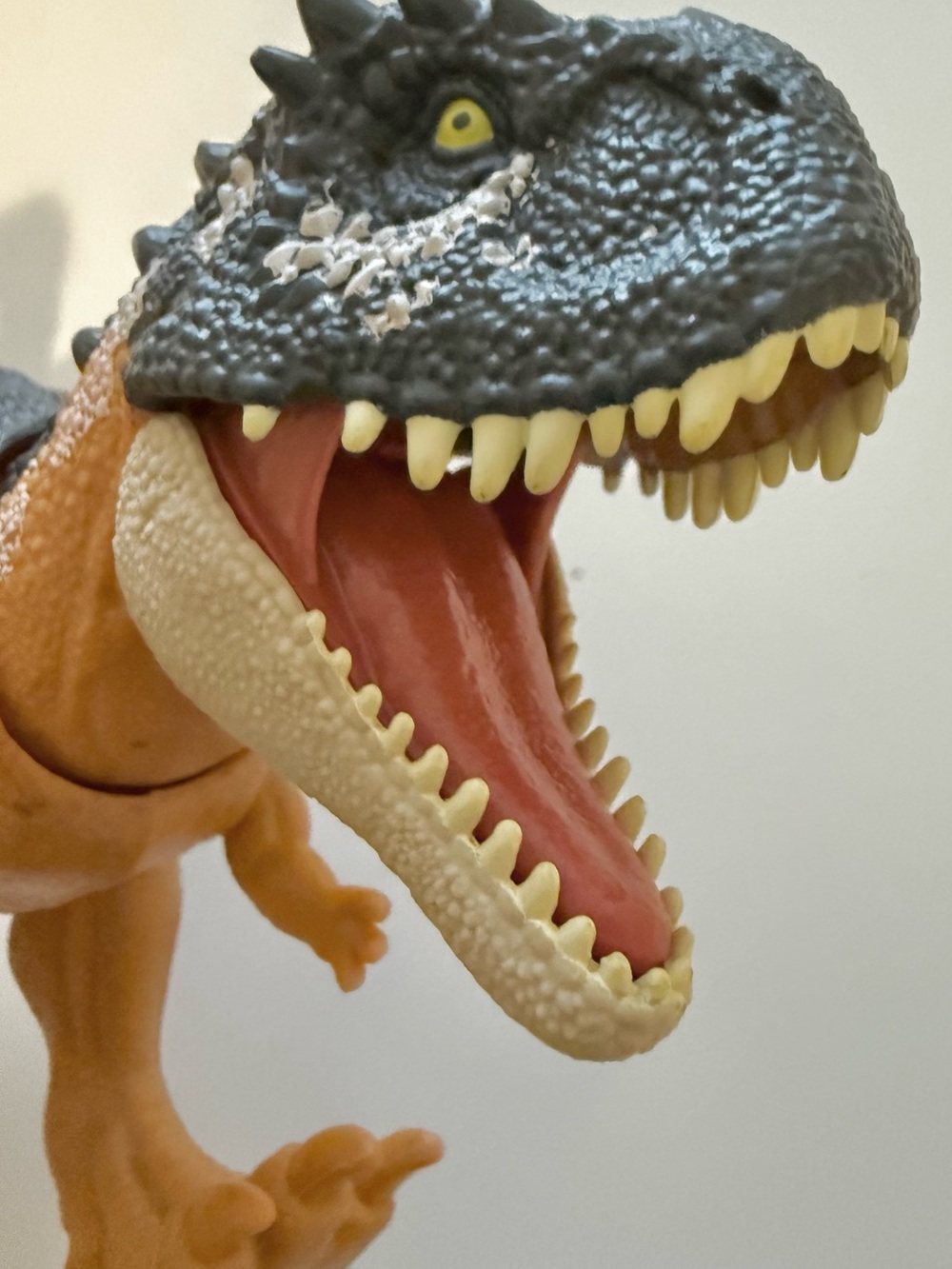 12” Jurassic World Dominion Skorpiovenator Roar Strikers Dinosaur Figure